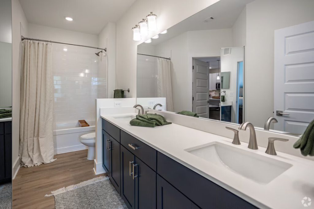 anchor-934-farragut-tn-1br-1ba-ahoy---796sf---bathroom