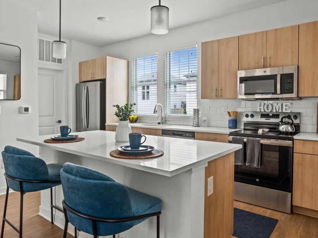 leo-jamestown-greer-sc-building-photo-1