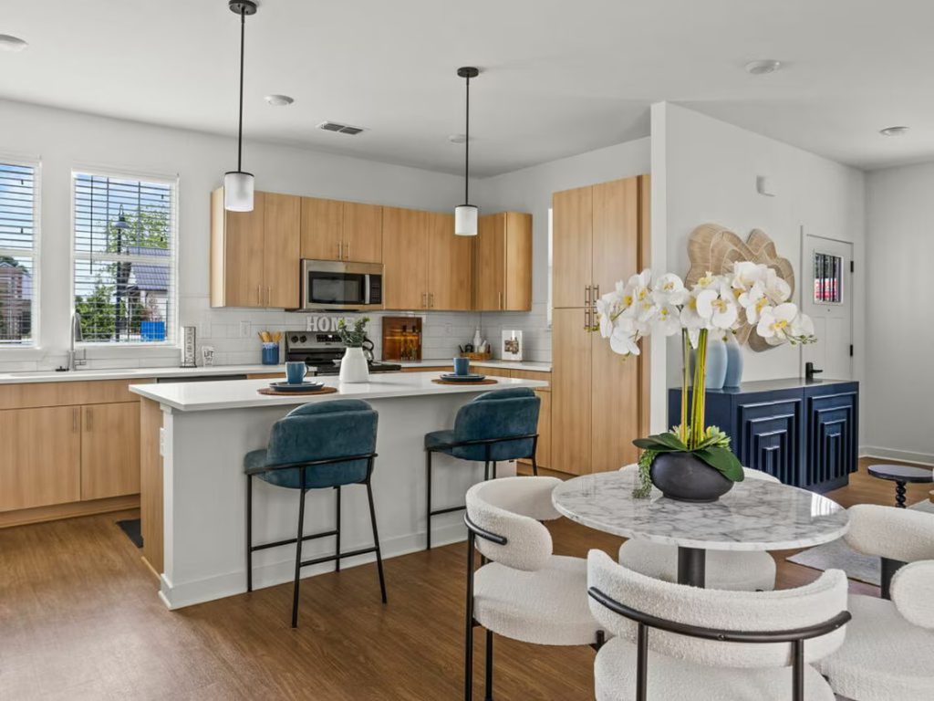 leo-jamestown-greer-sc-building-photo (2)