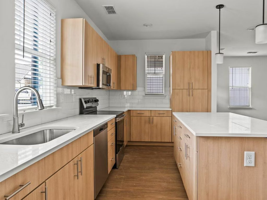 leo-jamestown-greer-sc-building-photo-3