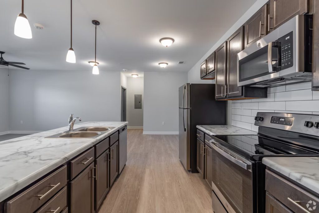 the-jewel-summit-pointe-ooltewah-tn-2br-2ba---diamond---1101sf---kitchen