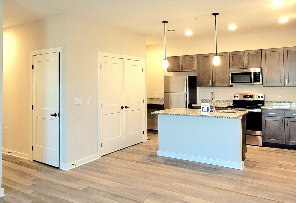 the-jewel-washington-pike-knoxville-tn-two-bedroom-kitchen