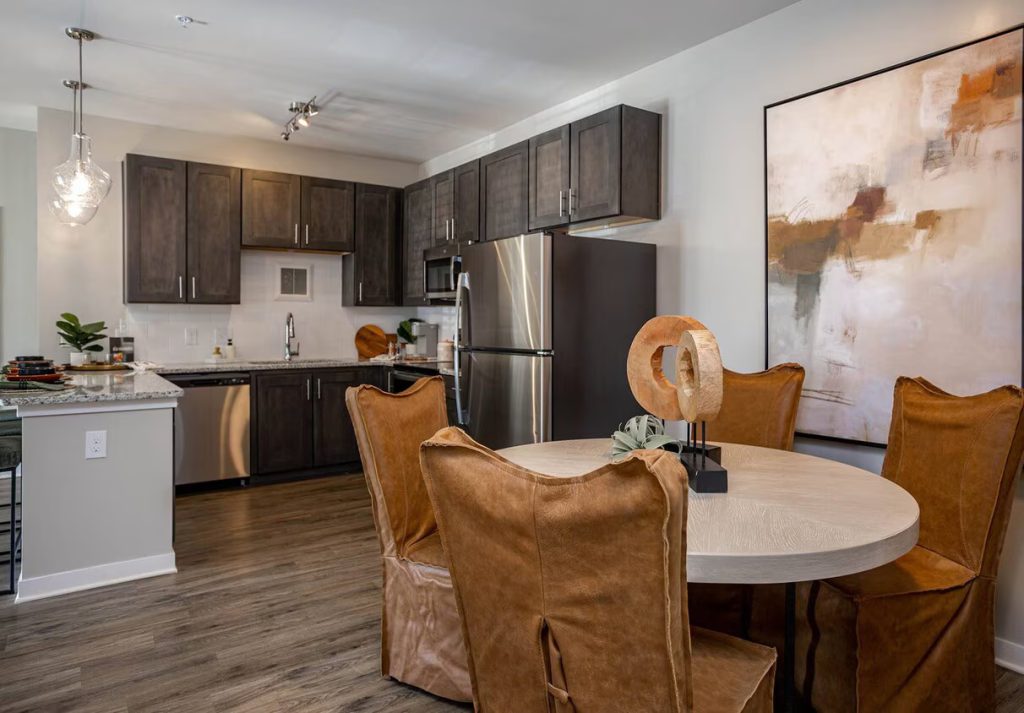 vintage-cleveland-apartments-cleveland-tn-building-photo-1