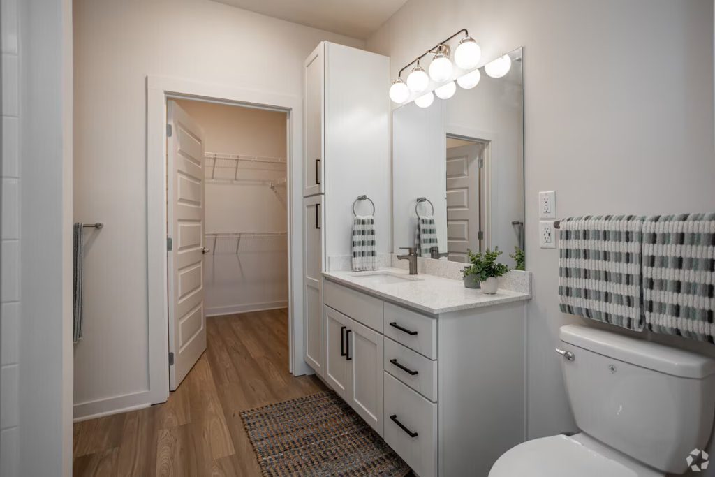 yardley-flats-apartments-knoxville-tn-1br-1ba---642sf---bathroom