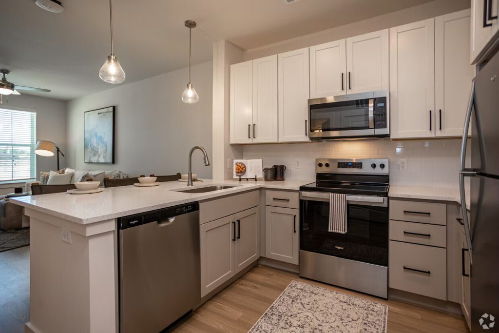 yardley-flats-apartments-knoxville-tn-1br-1ba---642sf---kitchen-1