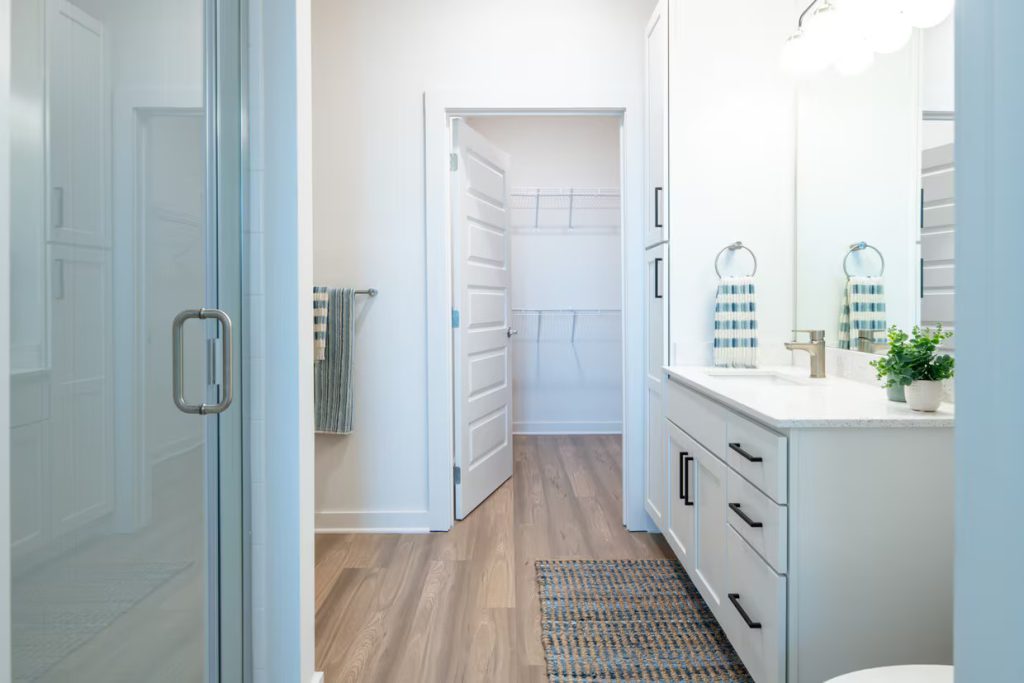 yardley-flats-apartments-knoxville-tn-stand-up-glass-tile-shower